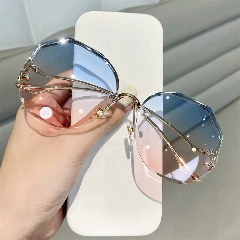 Lunettes de soleil à verres coupés