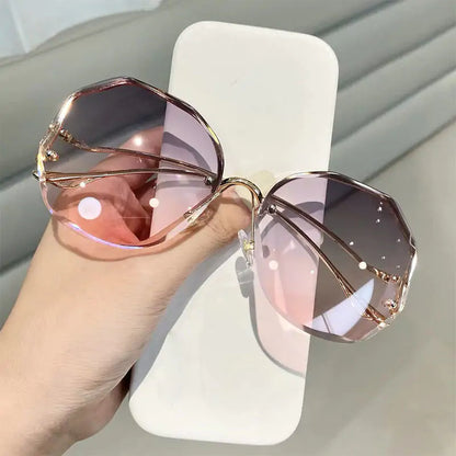 Lunettes de soleil à verres coupés