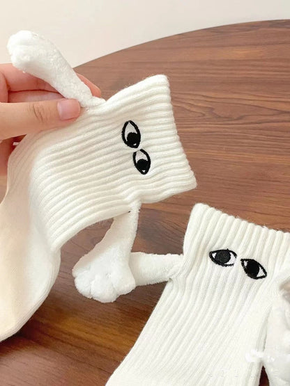 Main magnétique et chaussettes pour les mains